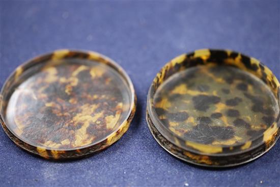 An unusual Chinese export tortoiseshell snuff box, 19th century, D. 8.5cm